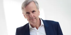 Enquête exclusive fête ses 20 ans - Bernard de la Villardière : "Aujourd’hui les journalistes suscitent de l’hostilité"