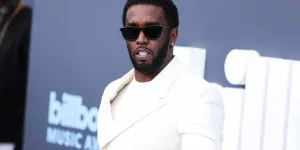 En prison pour trafic sexuel et racket, le rappeur Diddy a été placé sous "surveillance suicide"