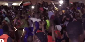 Niger : à Niamey, des centaines de manifestants se réjouissent du départ des soldats français