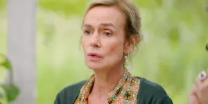 Sandrine Bonnaire se confie à Frédéric Lopez sur ses violences conjugales: "La parole est réparatrice" (VIDEO)