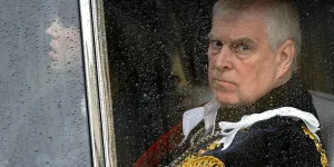 L’ex-prince Andrew quitte son manoir de Windsor pour une destination bien moins glamour