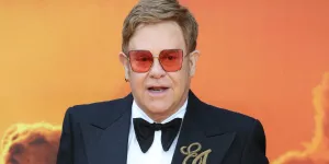 “Un processus très lent” : victime d’une grave infection à l’oeil, le chanteur Elton John donne de ses nouvelles