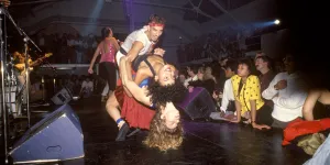 "La musique n'est plus une expérience collective" : le tube de l’été, un format dépassé ?