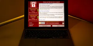 Un chef russe, des rançons, une rivalité avec les autres groupes de hackers : c'est quoi, LockBit ?