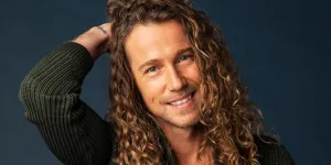 "J’aimerais ne pas être un poids pour lui" : Julien Doré fait de rares confidences sur son rôle de père