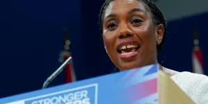 Stratégie perdante ? En perte de vitesse, les conservateurs obligés de se droitiser pour rivaliser avec Reform UK