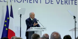 Stop à la dette, en avant la production : la demi-vérité de François Bayrou fâche les syndicats