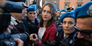 "Un certain exhibitionnisme" : coproduite par Monica Lewinsky, la série d'Amanda Knox sur son histoire agace en Italie