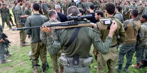 Israël : face à la pénurie de soldats, l'armée prête à tout pour enrôler des demandeurs d'asile africains