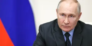 Poutine loue la beauté de la langue ukrainienne mais… l'interdit à l'école dans les territoires occupés par la Russie