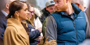 Le prince Harry balaie toutes les rumeurs de rupture en pleine visioconférence avec l’OTAN : une photo de mariage dévoilée