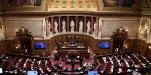 France: le Sénat reste largement à droite, l'extrême droite fait son retour