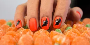 Nail art : 13 idées de manucures ultra-faciles pour Halloween (et comment les réaliser)