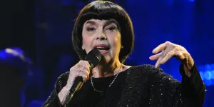 Mireille Mathieu prête à prendre sa retraite ? “Je n’ai jamais eu la tentation”