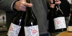 "Bush l'avait fait après le discours de Villepin à l'ONU" : le vin, victime douanière préférée des présidents américains