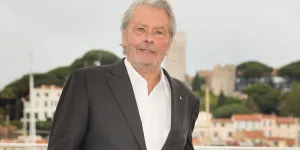 Alain Delon : 10 000 euros cachés dans le slip, l'anecdote folle de son garde du corps