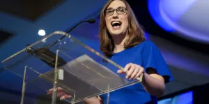 Qui est Sarah McBride, première élue ouvertement transgenre au Congrès américain ?