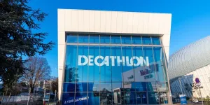 Decathlon lance une collection en hommage aux années 90 inspirée de ses archives