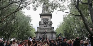 "La démocratie, on est en train de lui chier dessus" : à Paris, la jeunesse de "Bloquons tout" en mal d’espoir face à Macron