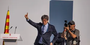 Un discours et s'en va : comment l'ex-président catalan Puigdemont a glissé entre les doigts de la police espagnole