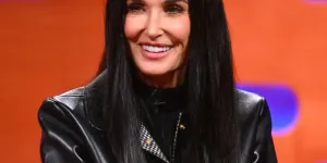 Demi Moore, toute de cuir vêtue, impressionne à 61 ans