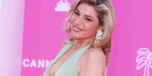 "Bon ben voilà, je suis enceinte" : Lola Marois, la compagne de Jean-Marie Bigard, ventre bien arrondi sur Instagram