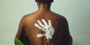 Une construction historique et institutionnalisée.

Le racisme est une… | Joëlle Payom