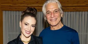 Madame est servie : Alyssa Milano partage un joli cliché avec Tony Danza, son “papa de télévision”, pour les 40 ans de la série