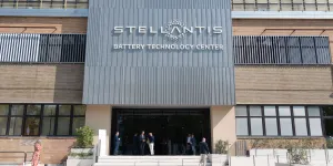 Stellantis, fleuron abandonné à l'Italie : "L’État français ne semble pas se soucier de l’avenir de nos usines"