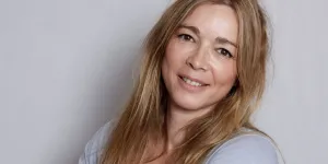 Hélène Rollès, le majeur en l’air, la photo qui surprend à l’occasion d’un énorme coup de gueule