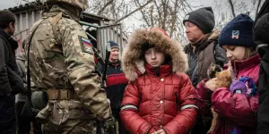 "C'est comparable à la germanisation des enfants polonais par les nazis" : quand la Russie kidnappe les enfants ukrainiens