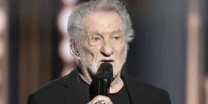 “J’ai été hospitalisé” : Eddy Mitchell donne de ses nouvelles après ses gros soucis de santé