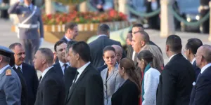 Lalla Khadija, 17 ans, fille du roi du Maroc Mohammed VI et de Lalla Salma, épate les Macron