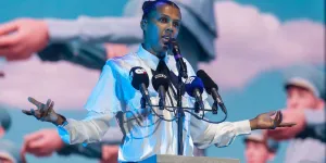 Stromae malade : le chanteur fait une apparition surprise aux côtés d’un célèbre roi