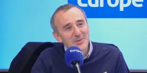 Elie Semoun lance un appel aux fans de Dieudonné et fait une mise au point : "C'est débile de nous opposer tous les deux"
