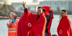 "Qui ne voudrait pas quitter ce pays ?" : les sept ados migrants arrivés en Espagne suscitent l'admiration en Algérie