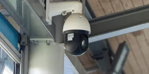 "Quelqu'un écoutait derrière la porte" : quand la surveillance au travail n'a plus de limite