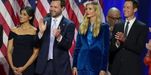 Présidentielle américaine : le tailleur bleu d’Ivanka Trump, pied-de-nez à la politique de son père ?