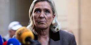 Critiquer la condamnation de Sarkozy sans l’endosser : la stratégie risquée de Marine Le Pen