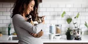 Peut-on avoir un chat quand on est enceinte ? : la chronique de la vétérinaire Laetitia Barlerin