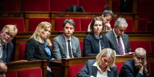 "Ils ne connaissent plus la ligne de leur groupe" : les députés macronistes, en marche vers la sortie ?