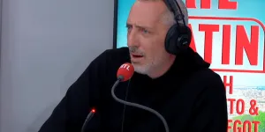 « Vous êtes amoureux ? Vous êtes souple ? » : Gad Elmaleh très surpris par Amandine Bégot, la journaliste la joue très offensive…