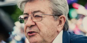 Pour Mélenchon, le voile dans l'islam, c'est d'accord si une femme se soumet à Dieu, pas aux hommes