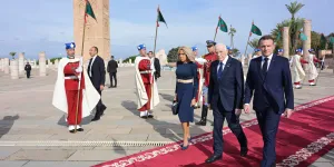 Brigitte Macron : que faisait-elle pieds nus, et la tête couverte, au Maroc ?