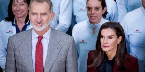 Letizia d’Espagne et Felipe VI se montrent souriants face aux athlètes des Jeux de Paris