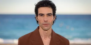 Tahar Rahim apparaît très amaigri… Pourquoi l’acteur a-t-il dû opérer une telle métamorphose ?