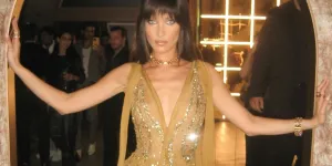 Avec cette nouvelle coiffure, Bella Hadid est le sosie de Carla Bruni