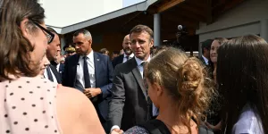 Réchauffement climatique : Emmanuel Macron promet la rénovation de 44 000 écoles d'ici dix ans