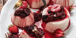Panna Cotta Vegan au Tofu Soyeux & Fraises Rôties