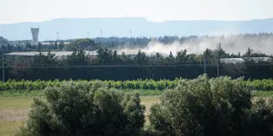 Incendie dans une usine de chlore classée Seveso dans le Gard, les riverains invités à se confiner